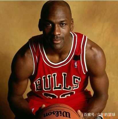 英媒：费迪南德称卢克-肖在曼联有重要地位，他需要证明自己（英媒：费迪南德认为卢克-肖在曼联举足轻重，但仍需自我证明）