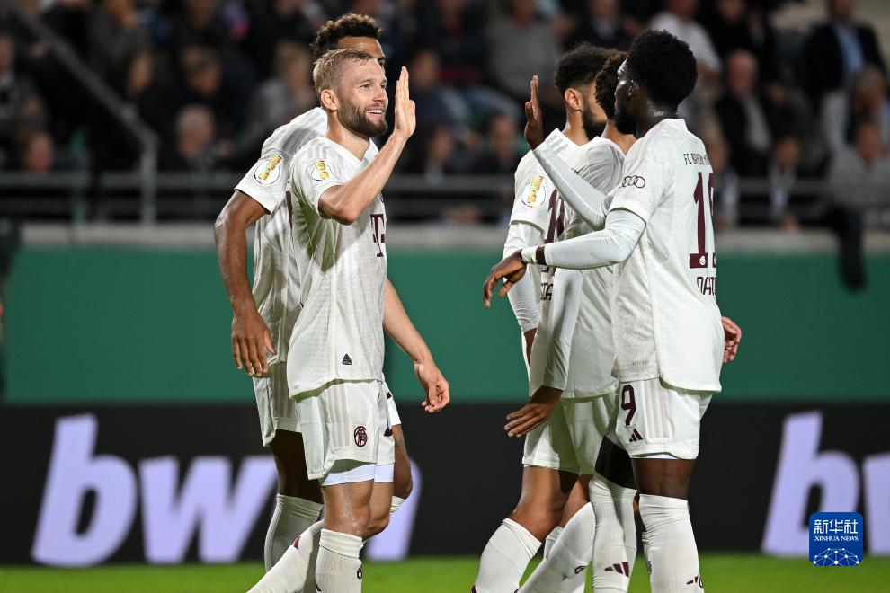 快船下半场进攻崩盘：科比-布朗得分超过哈登和小卡，末节6分钟仅得2分（快船下半场进攻失灵：科比-布朗得分压过哈登和小卡，末节最后6分钟仅拿2分）