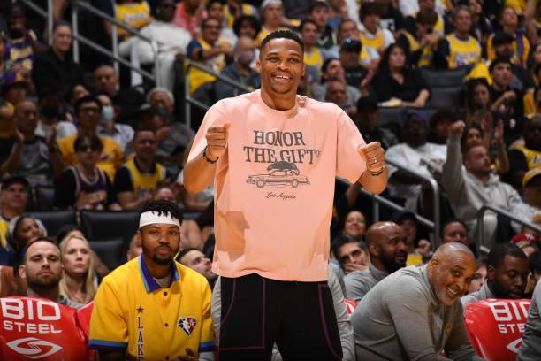 美记：相比选秀权雄鹿更想用字母换成名球星，比如特雷·杨（美媒：雄鹿宁要即战力巨星而非选秀权，甚至愿用字母哥换来如特雷·杨等球星）