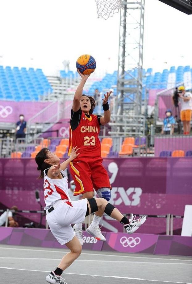 皇马本泽马梅开二度助球队获胜（本泽马双响助皇马全取三分）