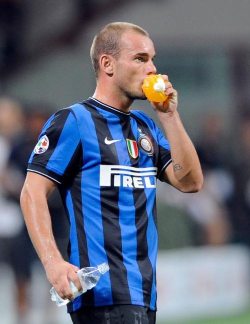 西甲：皇马客场2-2战平比利亚雷亚尔（西甲联赛：皇马客战比利亚雷亚尔2-2收场）