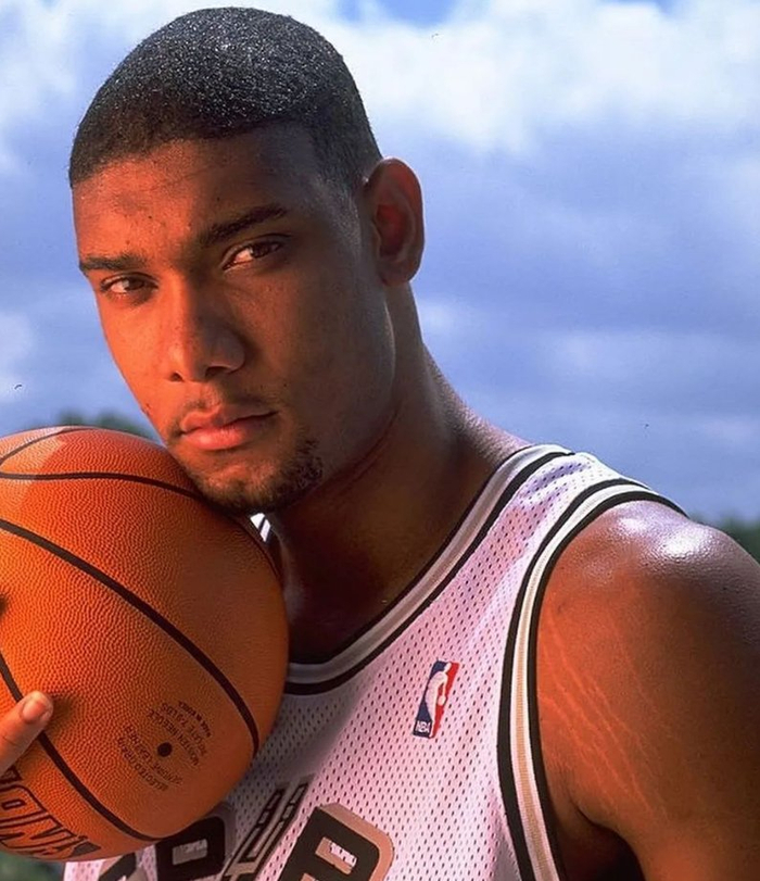 杜兰特高效输出 三节打卡终结悬念（杜兰特火力全开 三节下班锁定胜局）