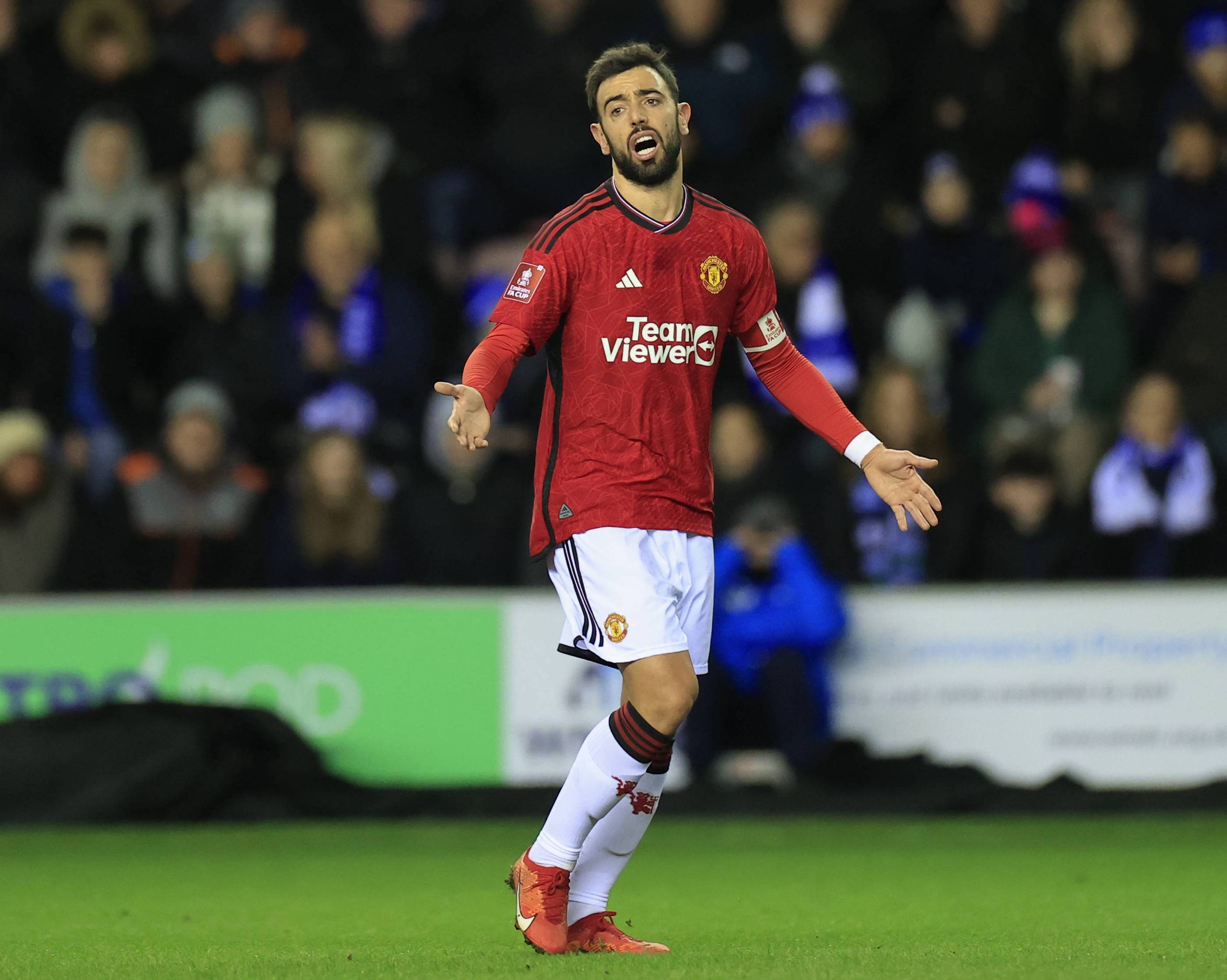 巴黎多粒进球豪取大胜（巴黎多点开花大比分取胜）